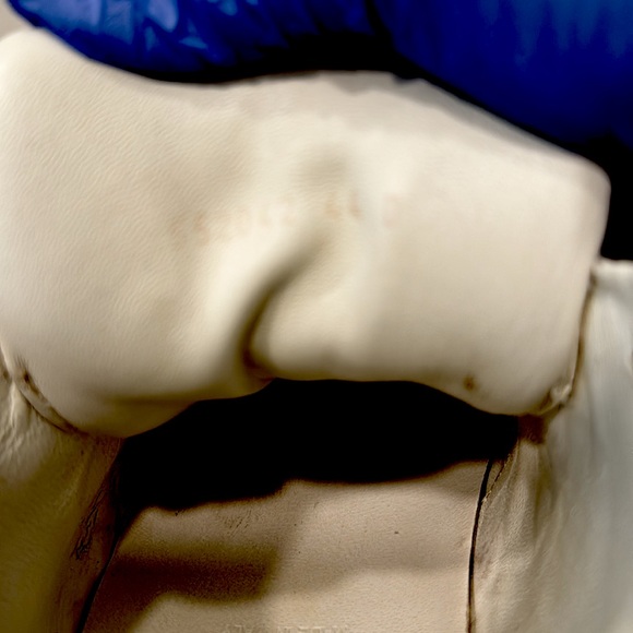 Alexander McQueen - Picture 15 of 15